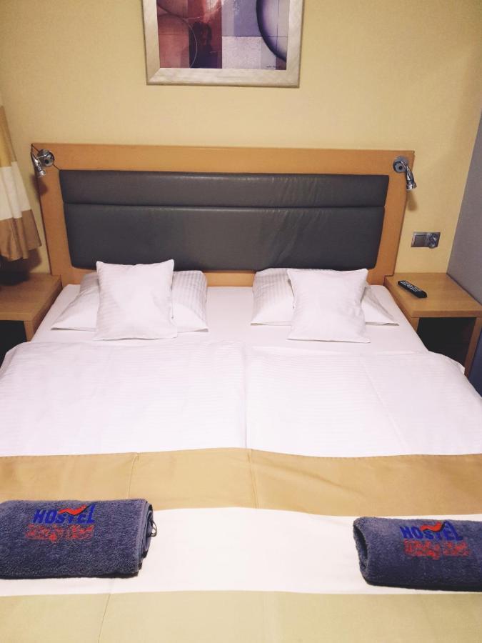 Bialy Slon Delux Hostel Gdynia Kültér fotó