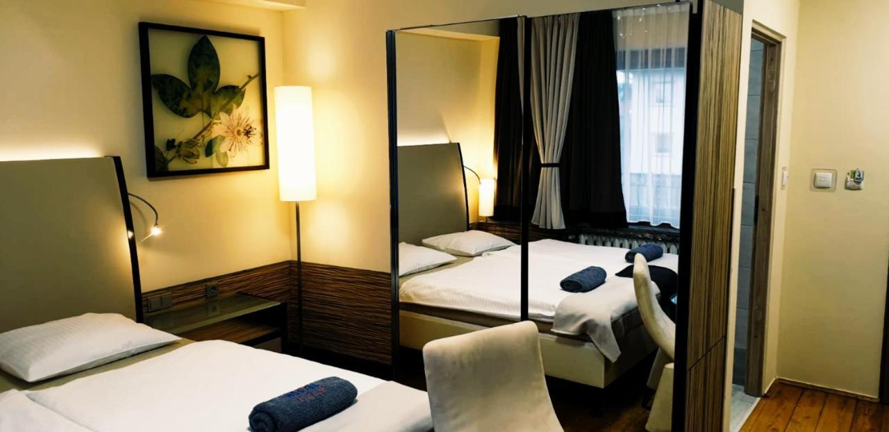 Bialy Slon Delux Hostel Gdynia Kültér fotó